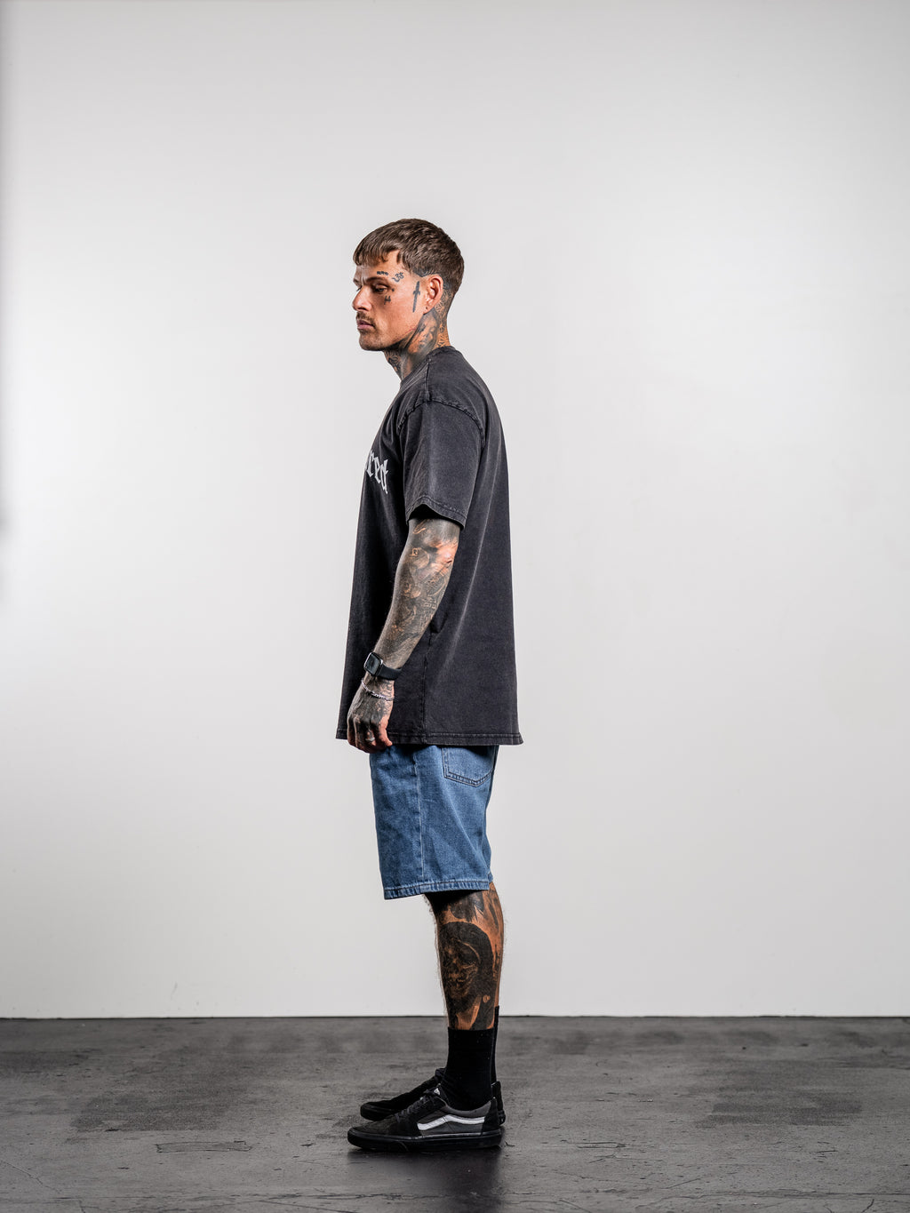 DOBERMAN GRAPHIC T-SHIRT